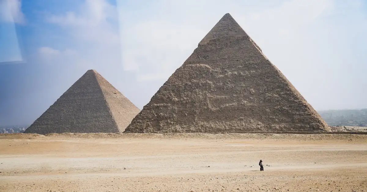 Como foram construídas as pirâmides colossais no passado?