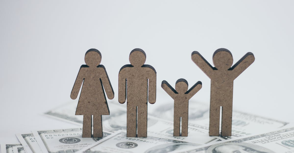 Como uma família pode reduzir custos mensais de forma eficaz?