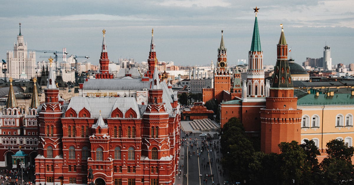 Por que a Praça Vermelha em Moscovo tem esse nome?