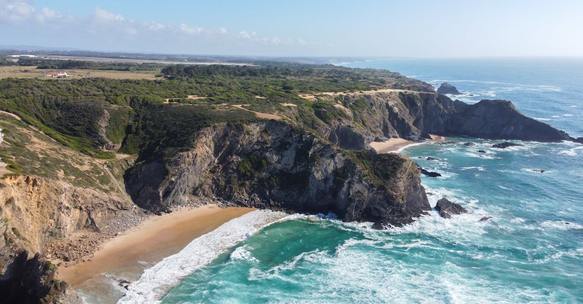 Quais são as praias mais bonitas de Portugal para visitar?