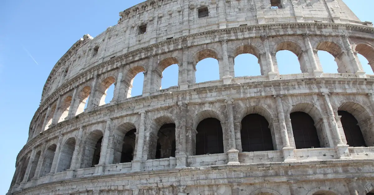 Qual era a finalidade da construção do Coliseu em Roma?