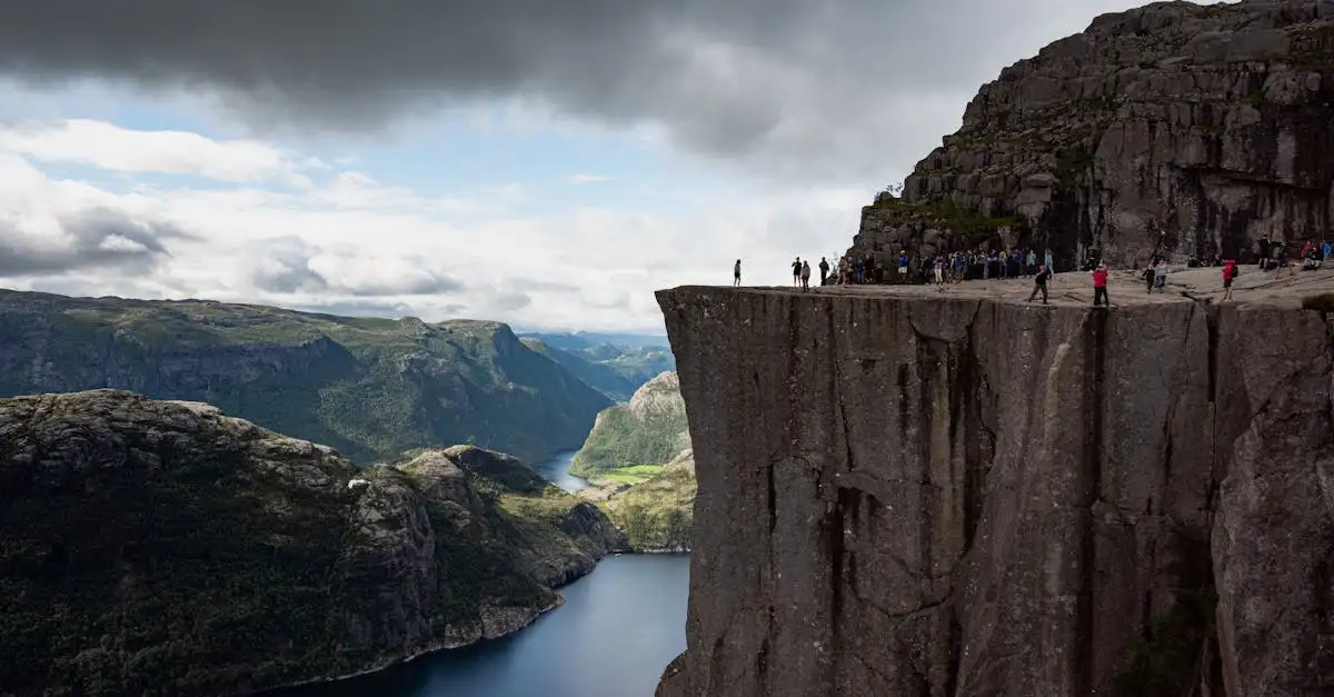Como visitar os impressionantes fiordes de Lysefjord na Noruega?