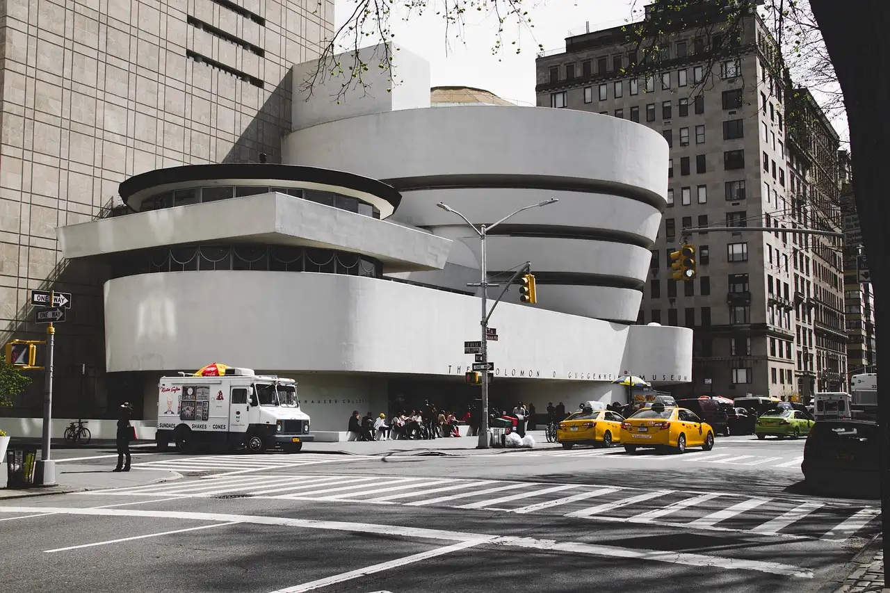 Onde está localizado o Museu Guggenheim de Frank Lloyd Wright?
