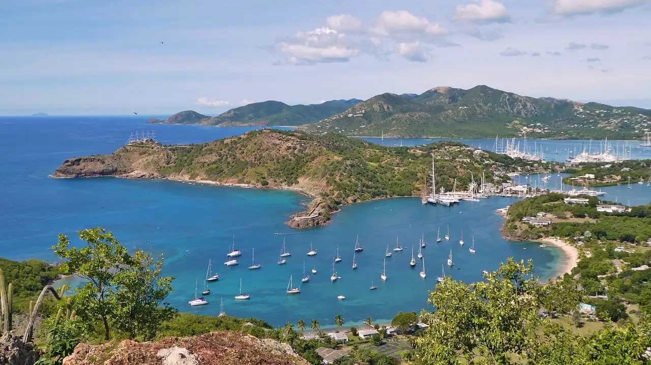 Quais são as melhores atividades e eventos em Antigua e Barbuda?