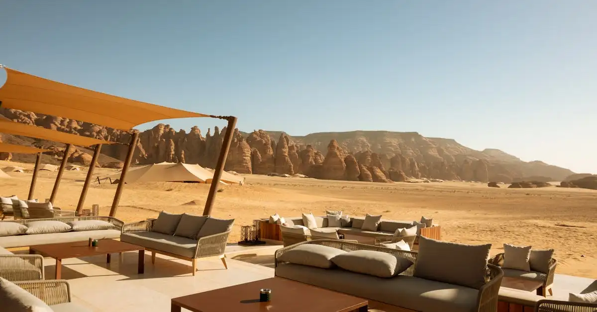 Qual deserto da Arábia Saudita abriga os penhascos de Al-‘Ula?