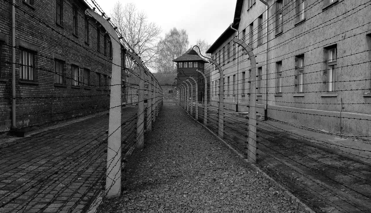Qual é a cidade mais próxima do Museu de Auschwitz?