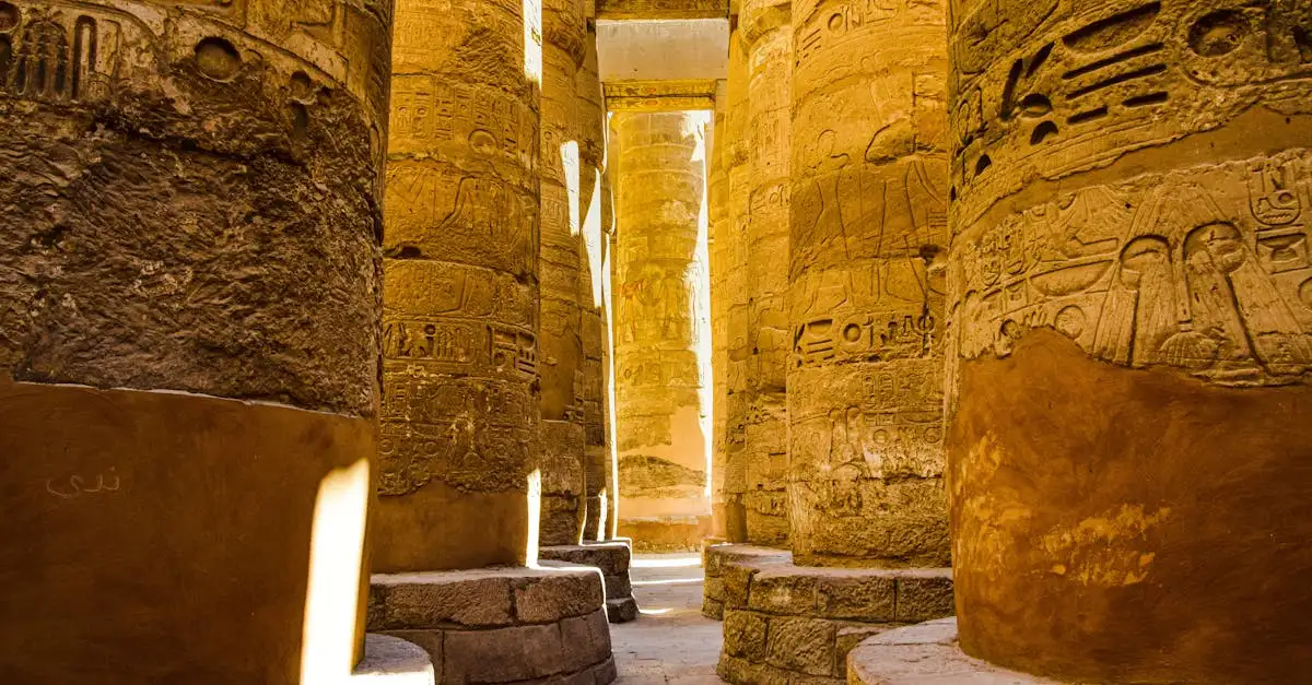 Qual era a função do Templo de Karnak no Egito Antigo?