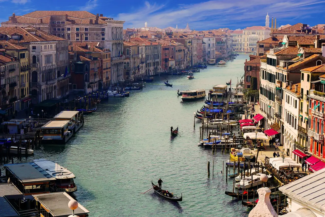 Qual era o principal produto comercial de Veneza?