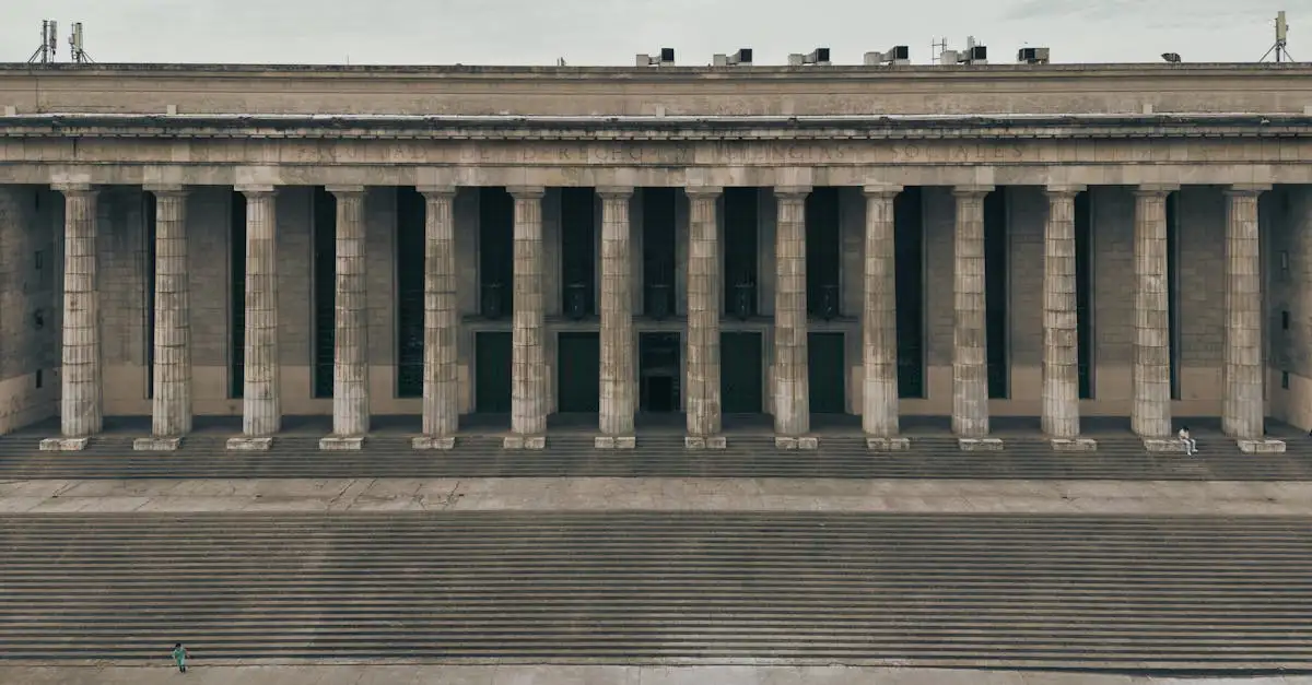 Qual universidade em Viena é famosa por suas descobertas?