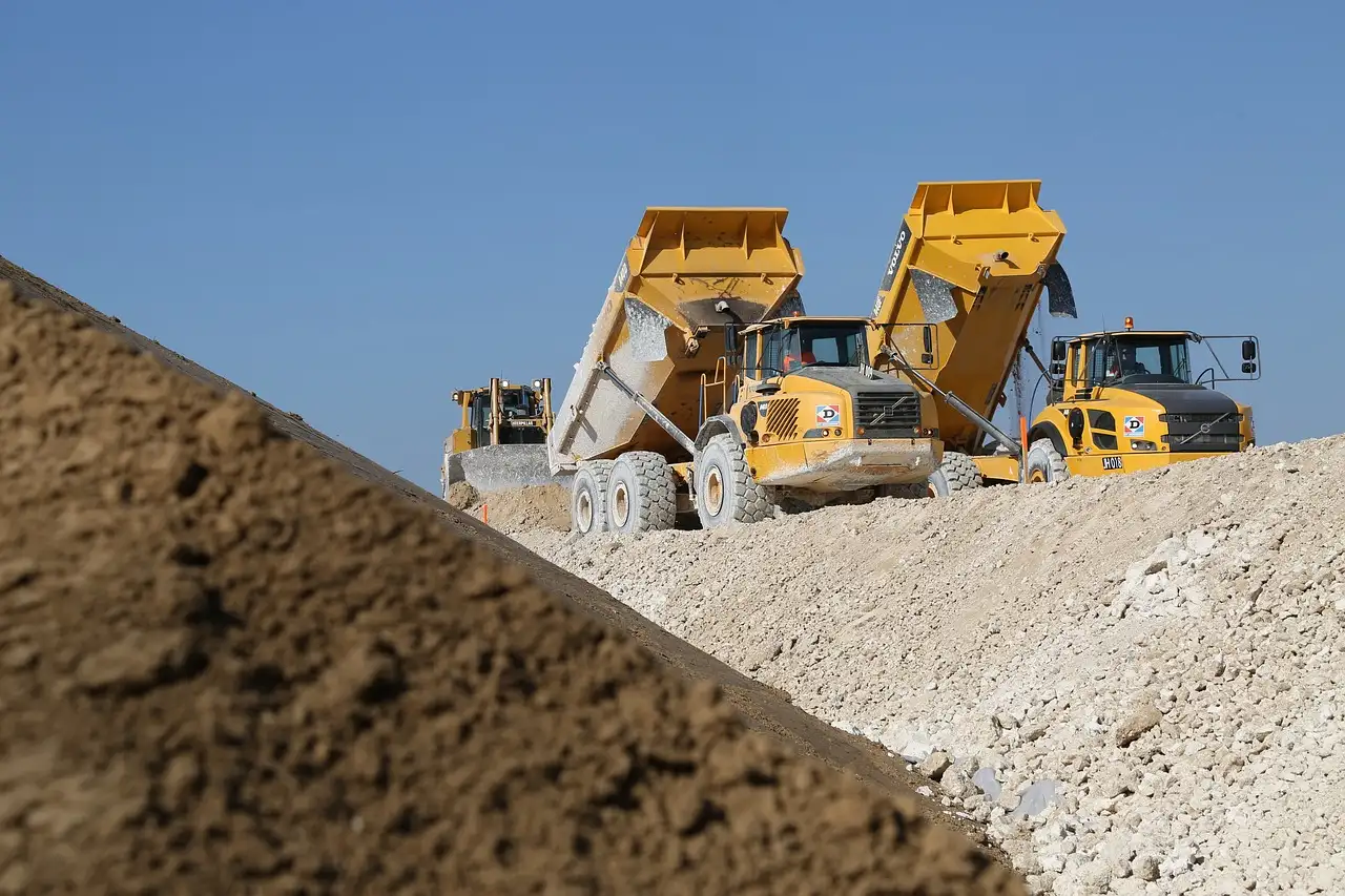 Como os romanos planejavam suas obras públicas eficazmente?
