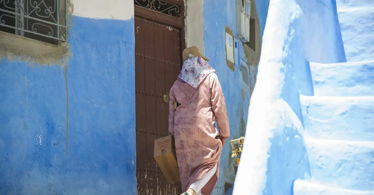 Por que Chefchaouen é conhecida como a Cidade Azul de Marrocos?