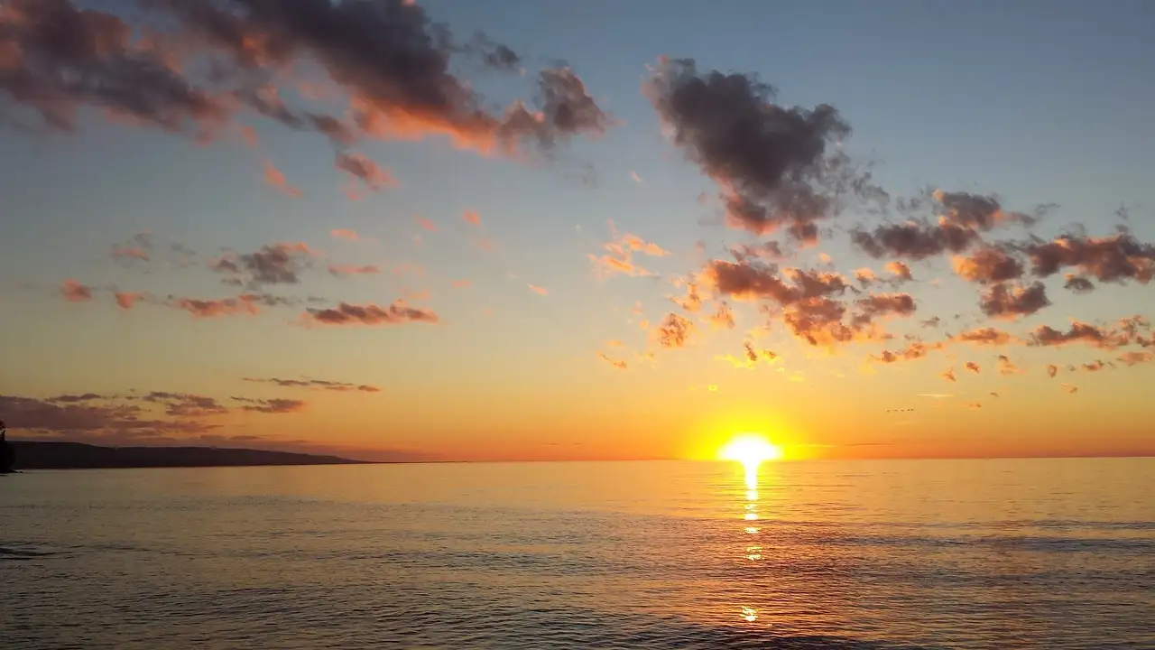 Quais países têm fronteira com o Lago Superior?