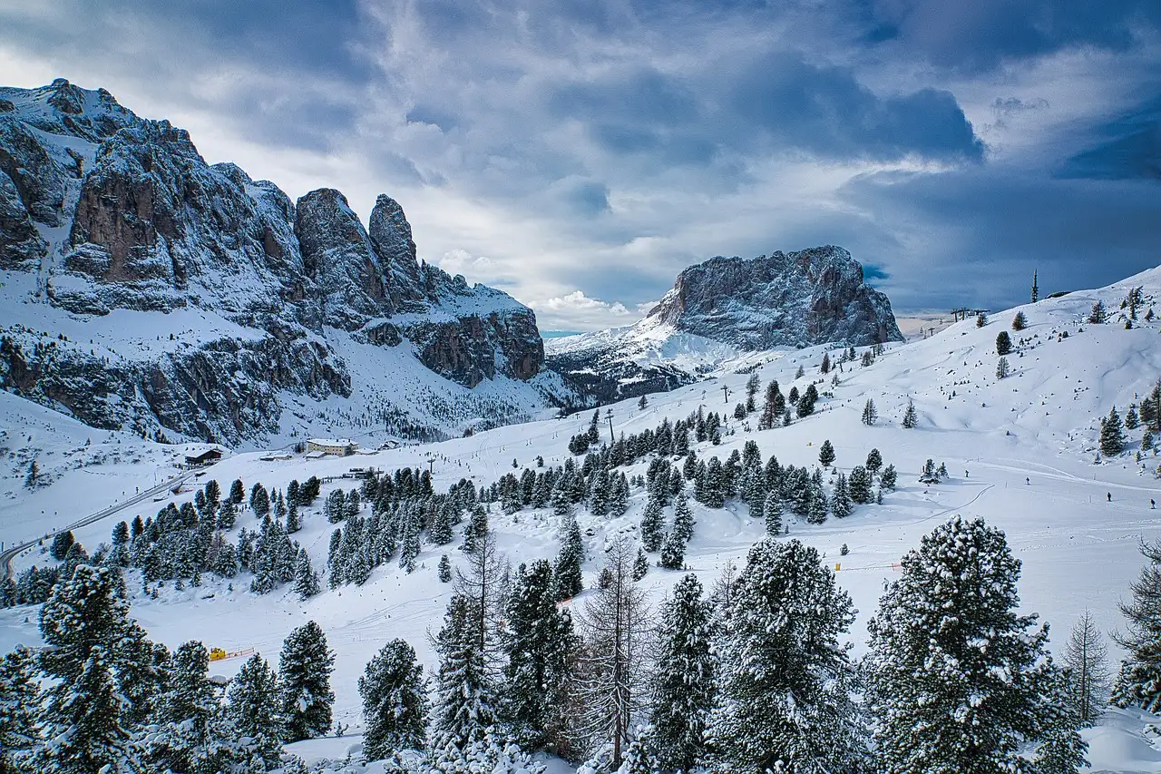Quais são as melhores trilhas para caminhadas nas Dolomitas?