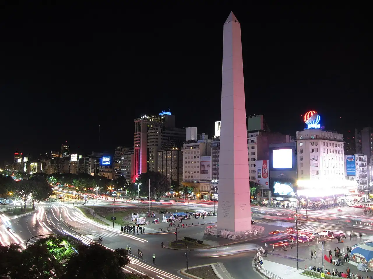 Qual cidade argentina foi o centro comercial do século 18?