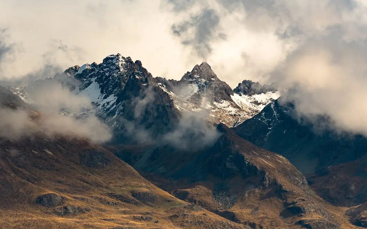 Qual cidade da Nova Zelândia destaca-se pela beleza natural?