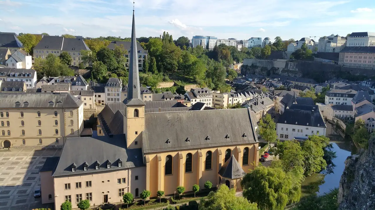 Qual é a capital de Luxemburgo e qual sua importância?