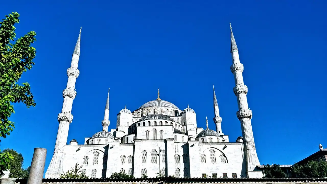 O que é a Mesquita Azul e qual sua importância histórica?