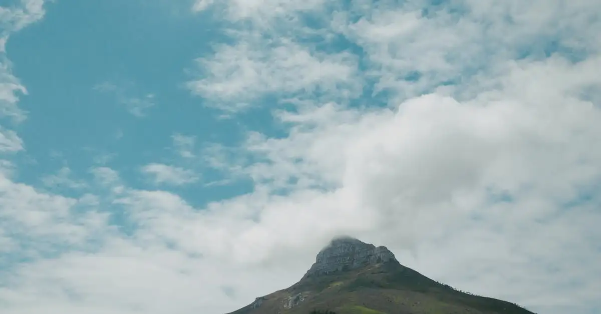 Qual cidade da África do Sul abriga a Montanha da Mesa?
