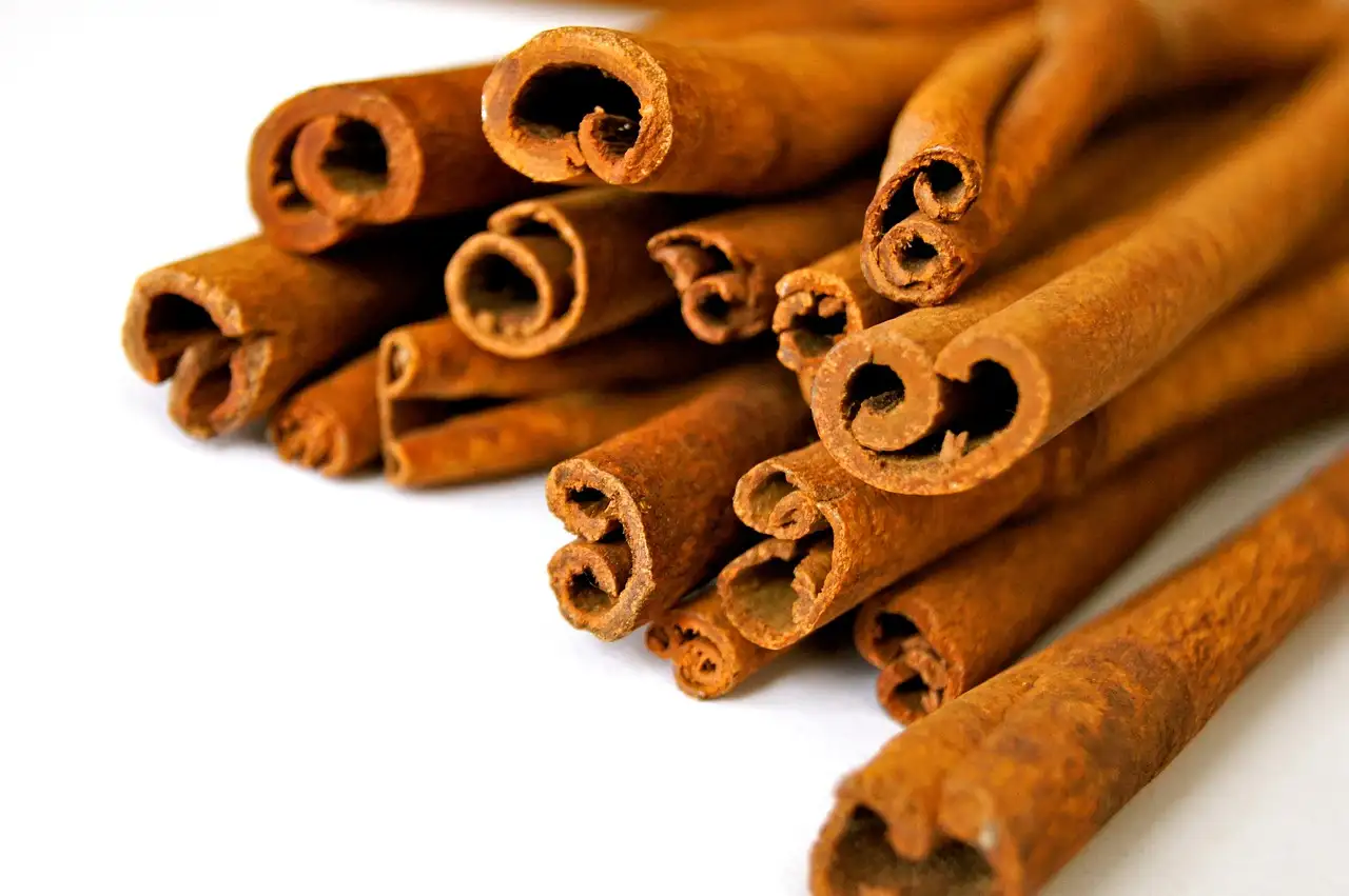 Como a canela pode ajudar a aliviar os sintomas do resfriado?