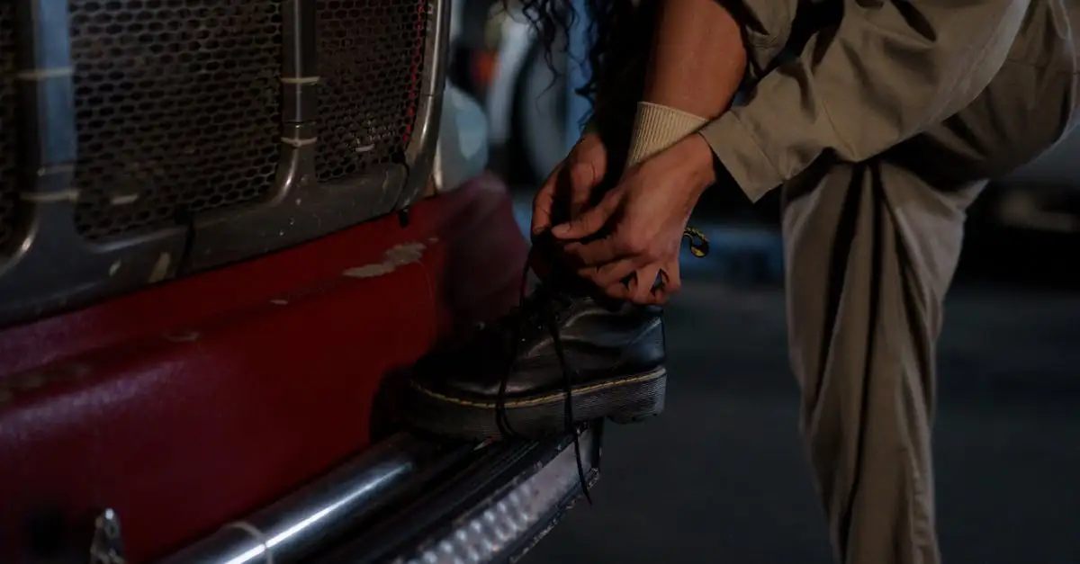 Como cuidar de sapatos de couro com cera de abelha?