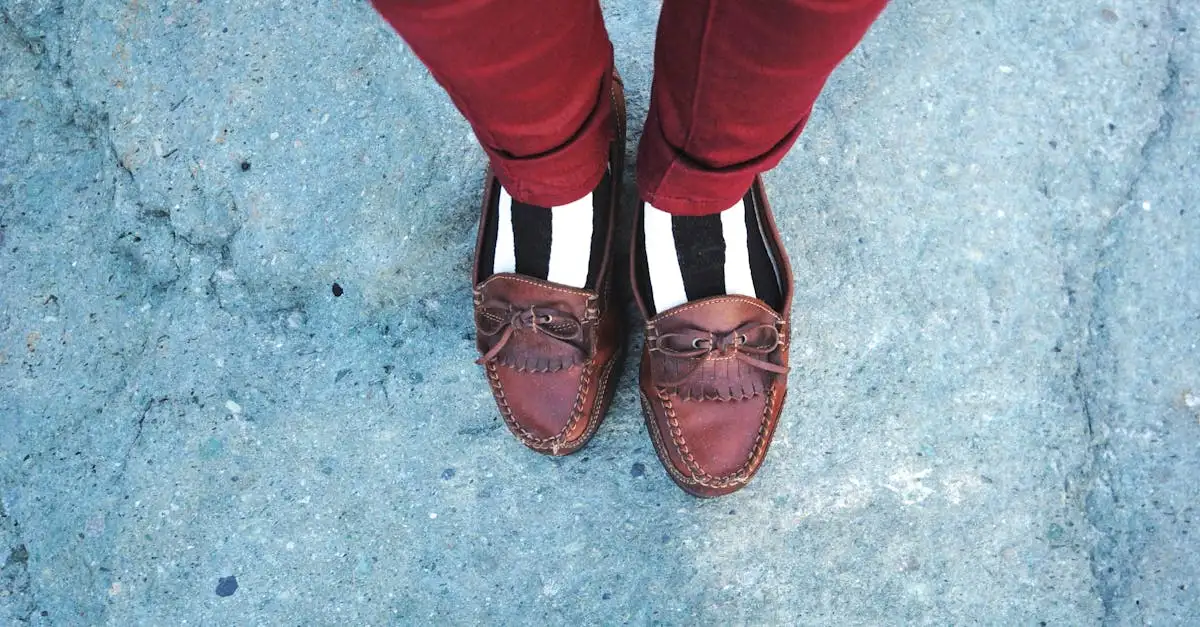 Como os indígenas confeccionavam mocassins tradicionais?