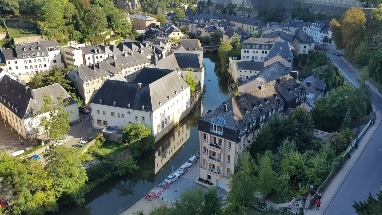 Por que Luxemburgo Cidade é a capital de Luxemburgo?
