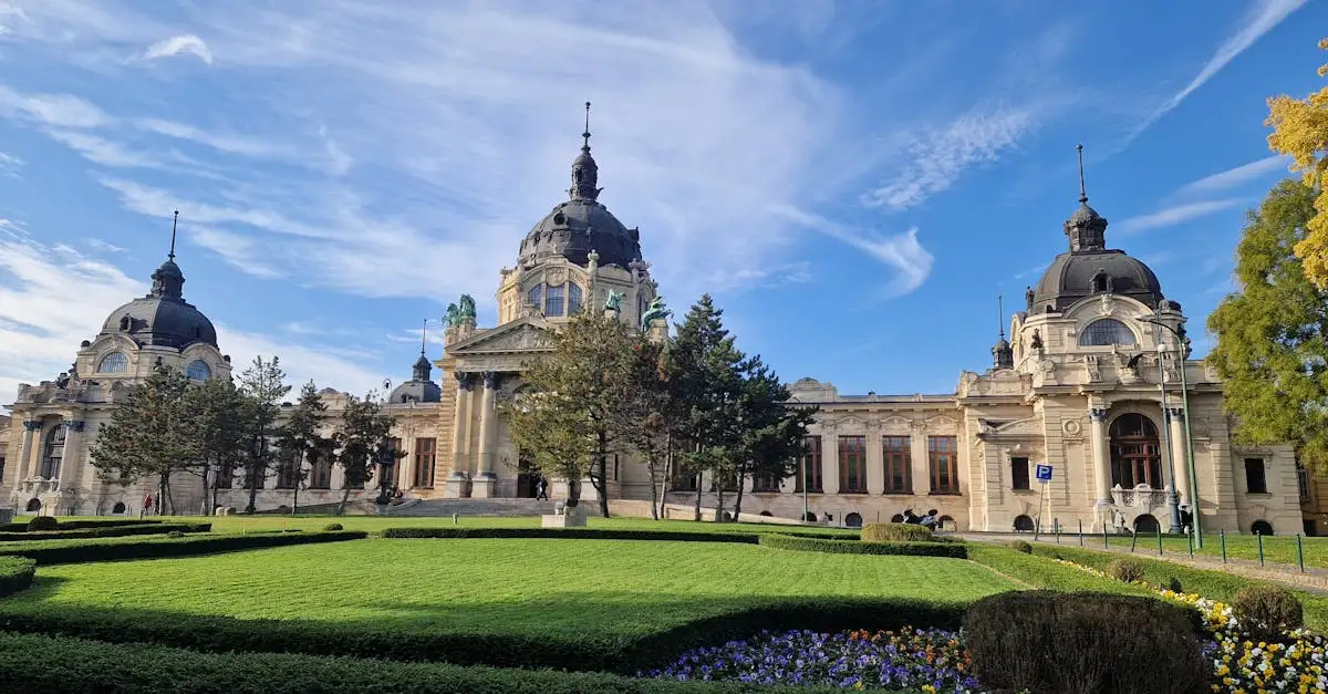 Quais são os melhores banhos termais em Budapeste?