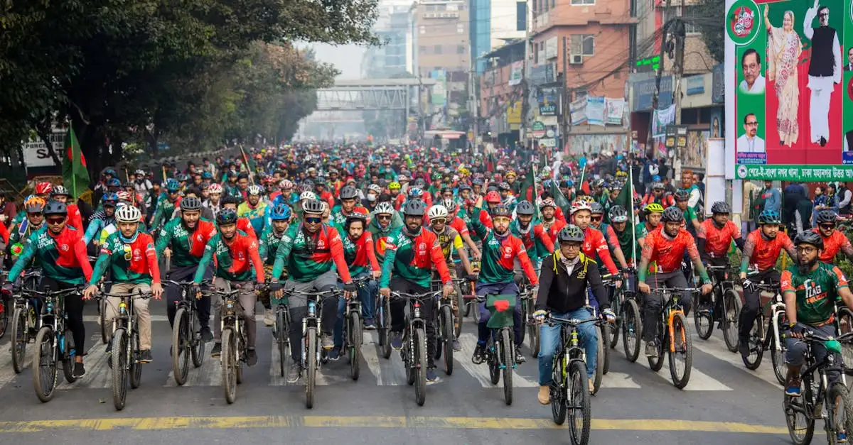 Qual cidade de Bangladesh é chave para o comércio de têxteis?