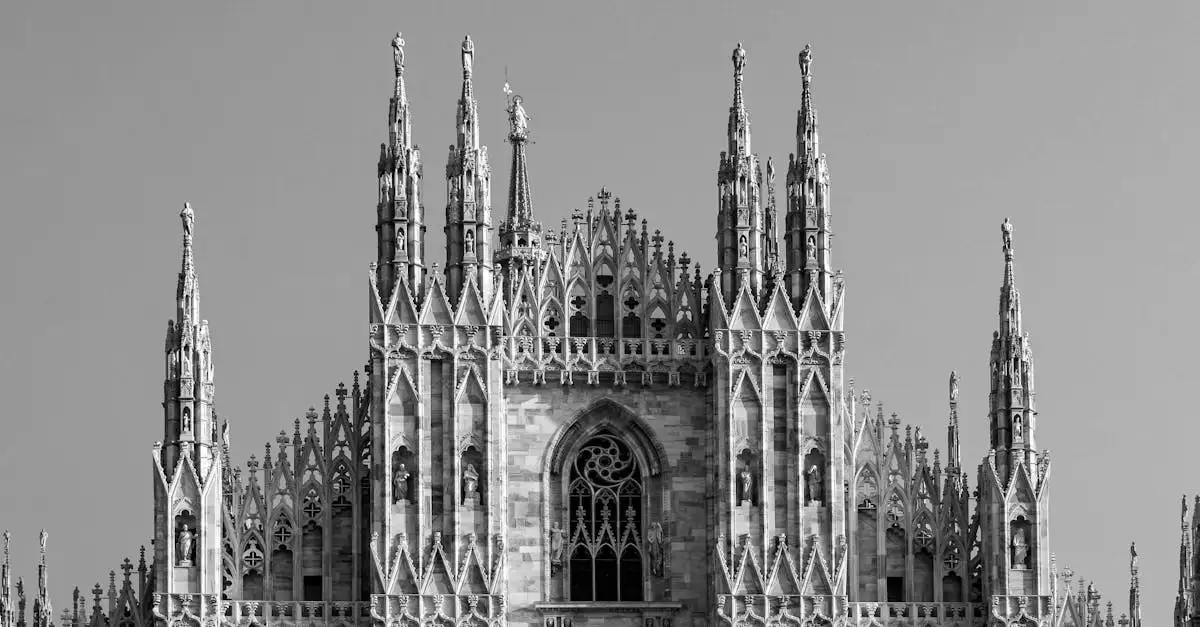 Qual é a maior catedral do mundo em Milão?