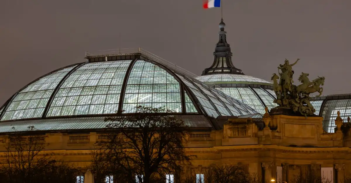 Qual é o museu Art Deco famoso em Paris?