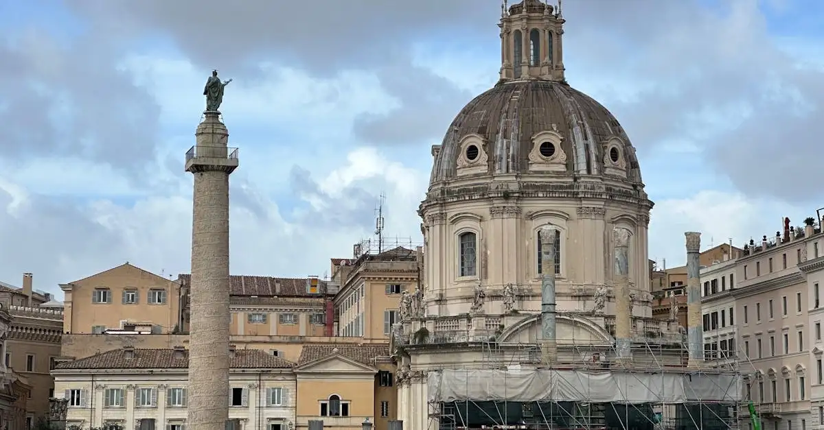 Como Constantinopla se destacava em relação a Roma?