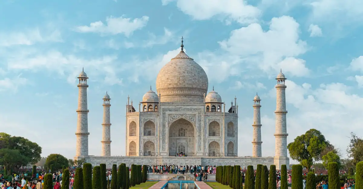 Qual cidade da Índia é famosa pelo Taj Mahal?