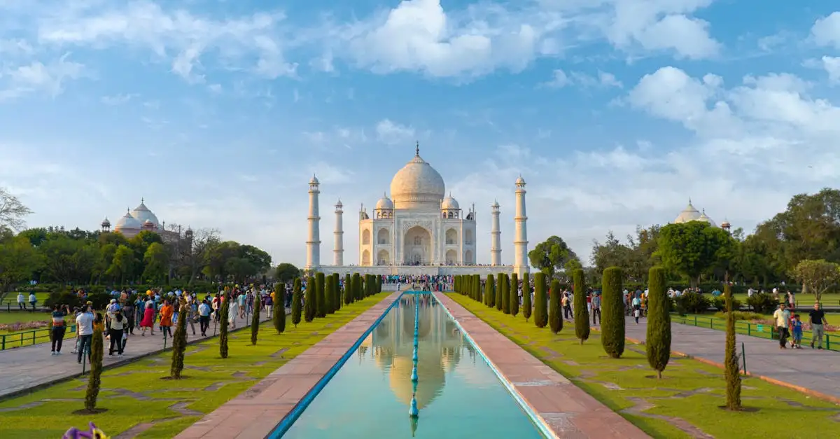 Qual cidade da Índia é famosa pelo Taj Mahal?