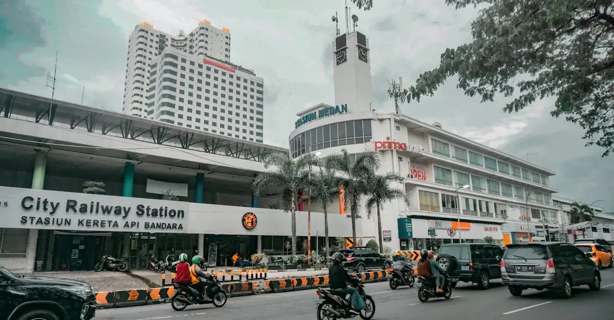Qual cidade de Sumatra é famosa por suas plantações de pimenta?