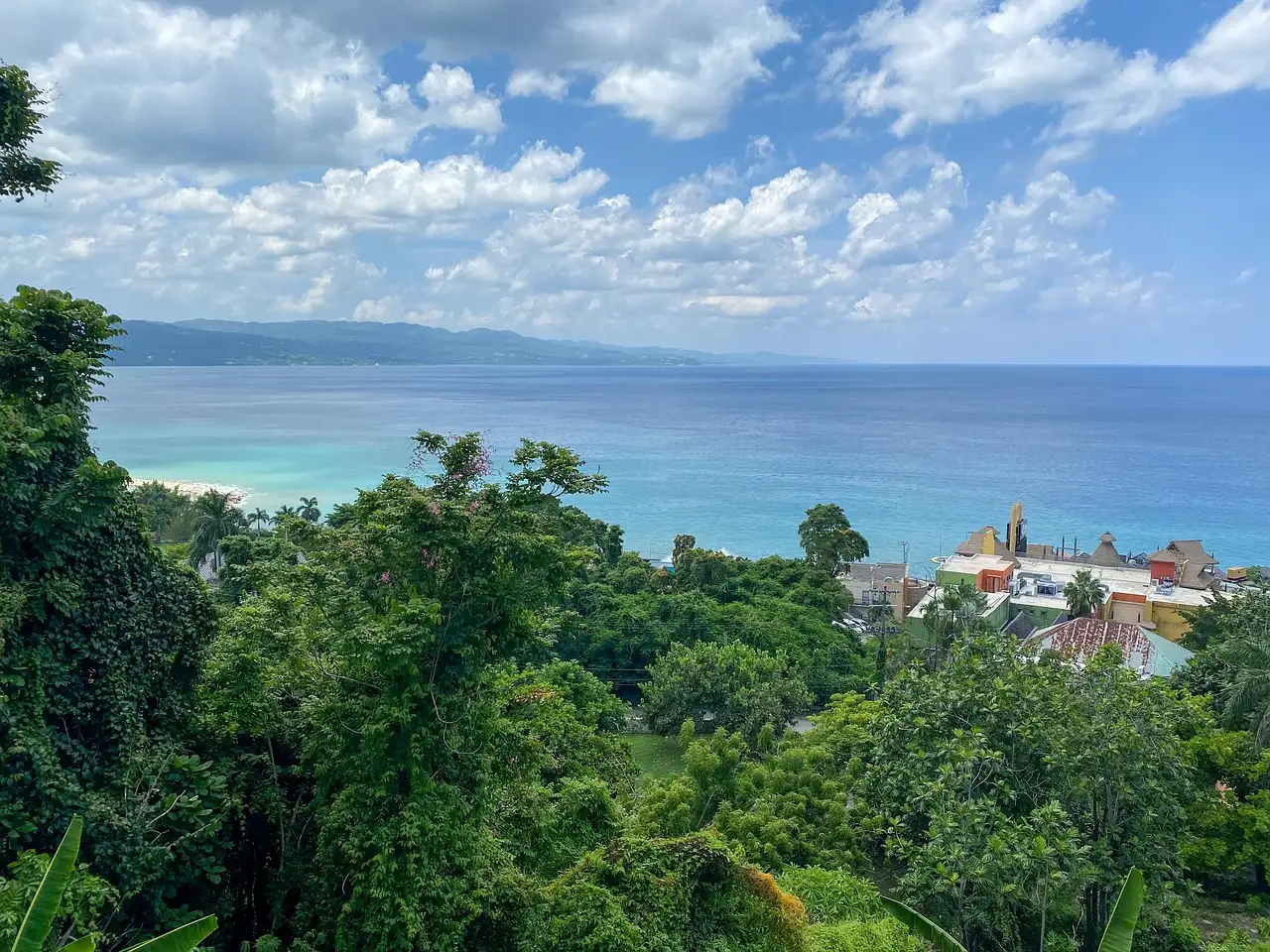 Qual é a capital da Jamaica e sua importância histórica?