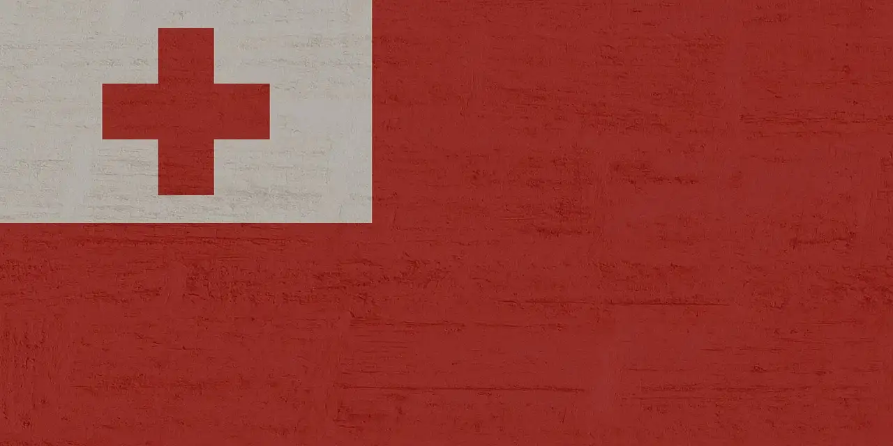 Qual é a capital de Tonga e por que foi escolhida?
