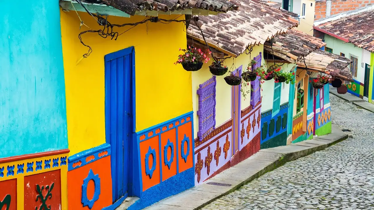 Qual é a cidade da eterna primavera na Colômbia?