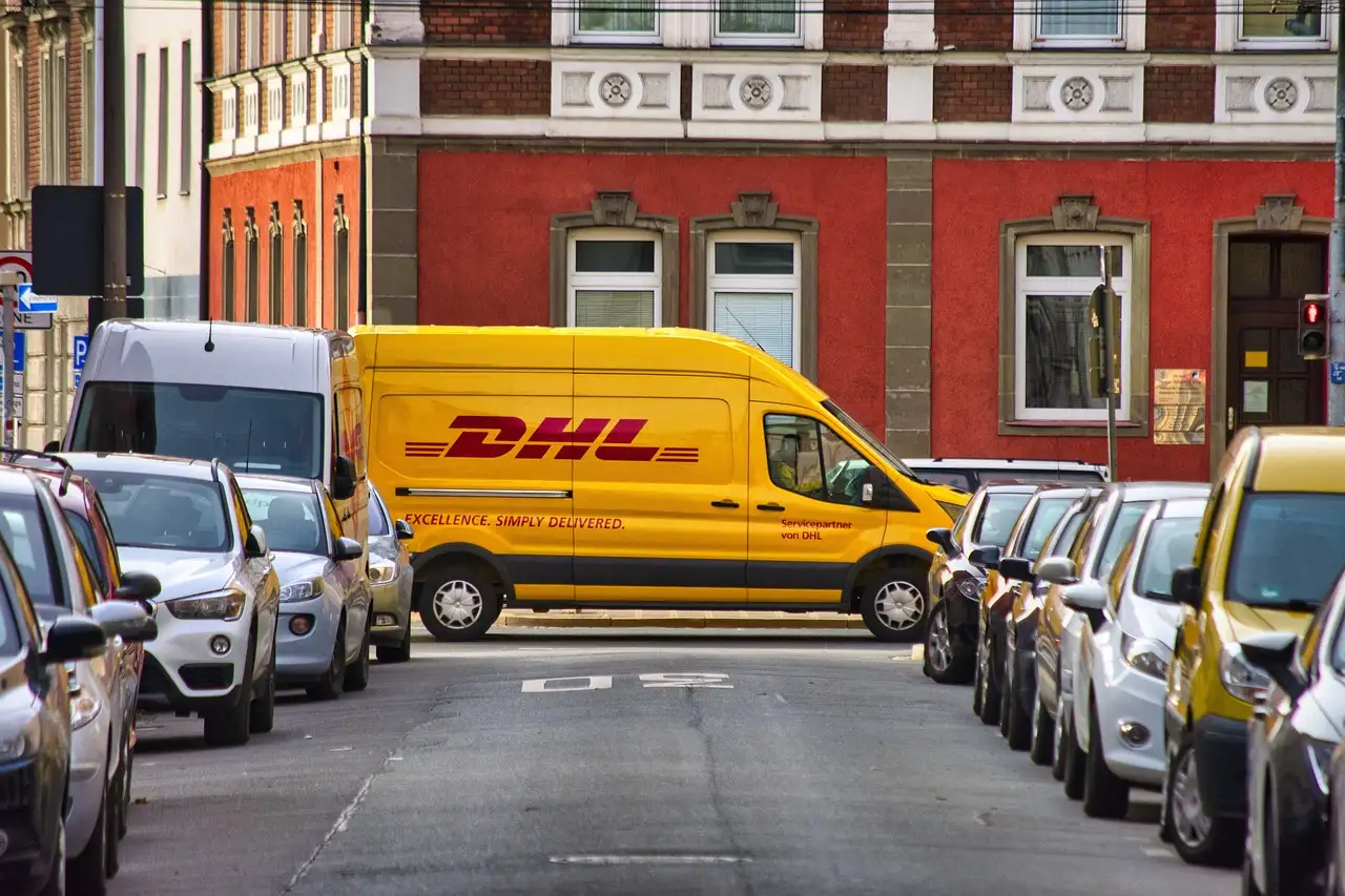 Qual é a história da marca DHL na Alemanha? Descubra aqui!