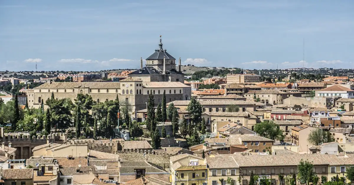 Onde fica a cidade histórica de Toledo na Espanha?