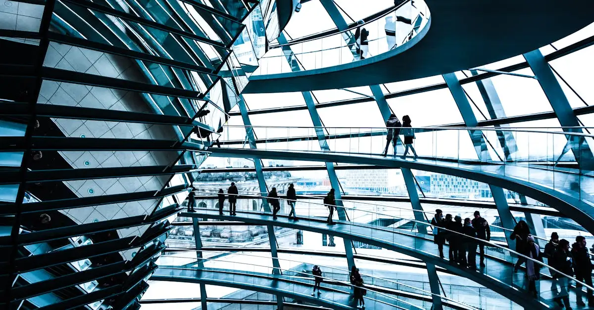 Por que a cúpula do Reichstag simboliza a transparência?