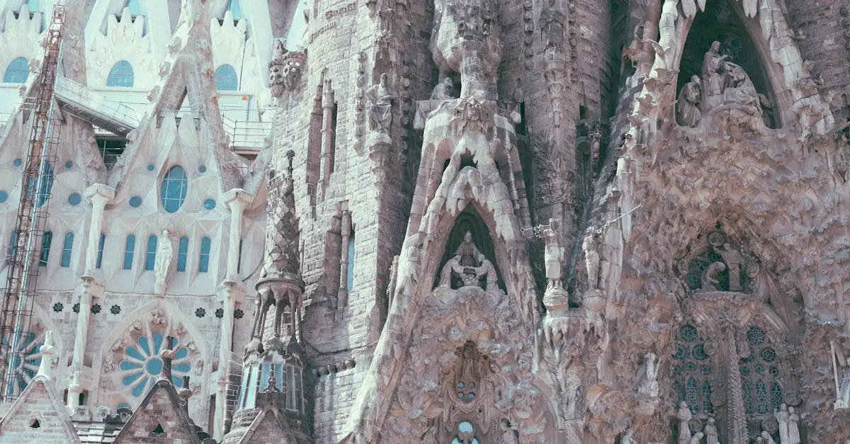 Qual cidade da Espanha tem a Sagrada Família?