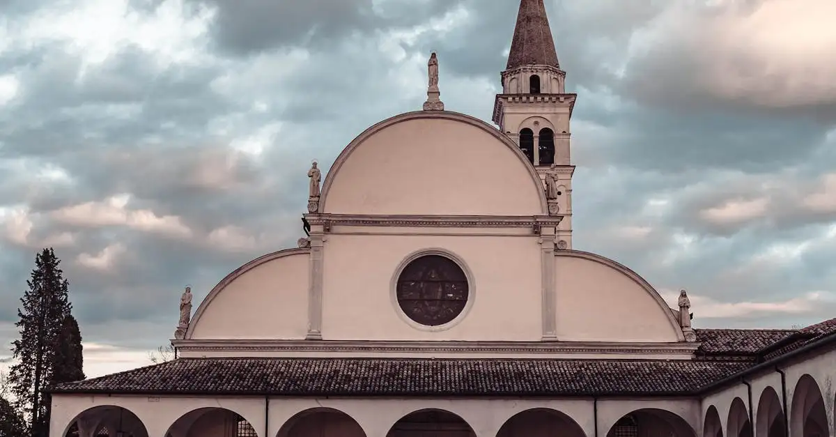 Qual cidade italiana foi um centro comercial medieval?