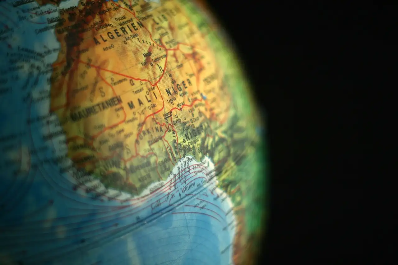 Qual é a capital do Mali e qual sua importância histórica?
