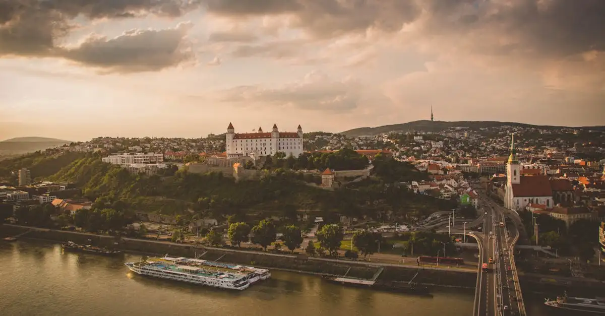 Qual é a cidade da Eslováquia famosa por seu castelo?