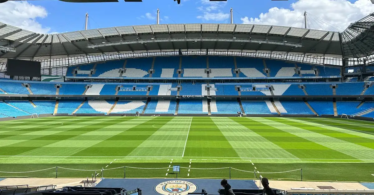 Qual é a cidade natal do Manchester City no Reino Unido?