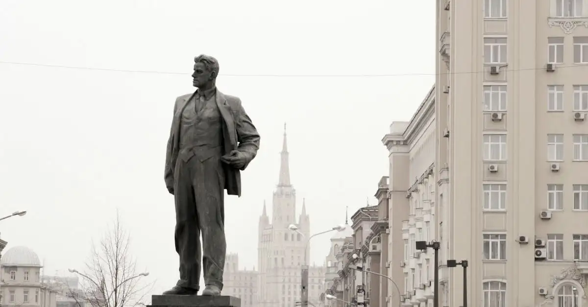 Qual é a fascinante história da Praça Vermelha em Moscovo?