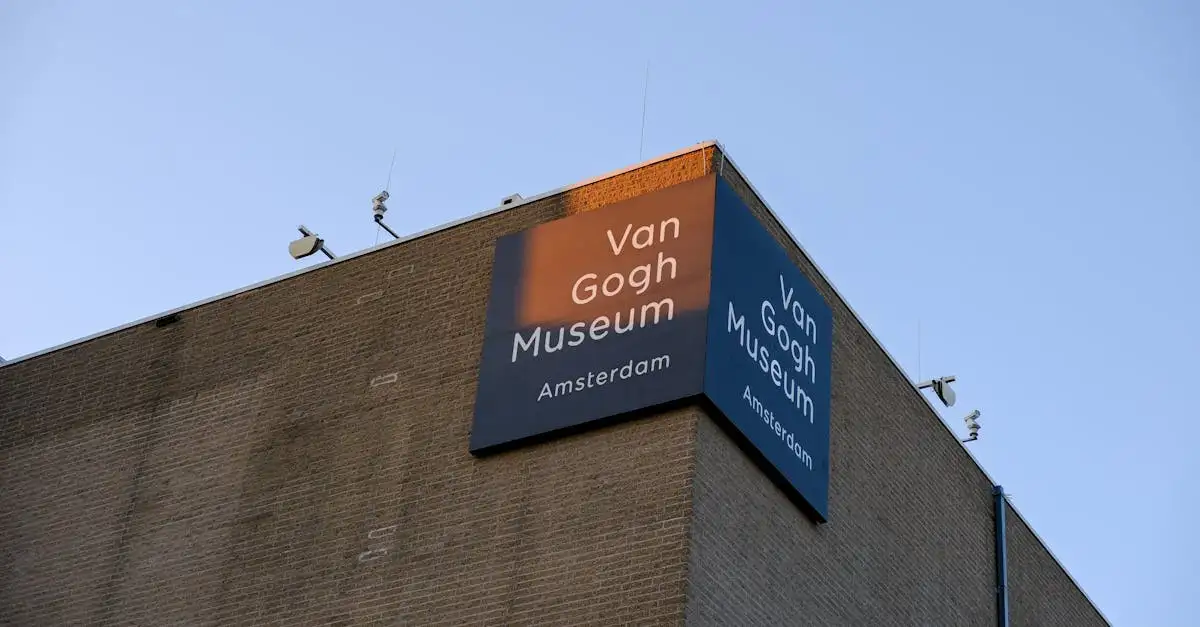 Qual é a localização do Museu Van Gogh em Amsterdã?