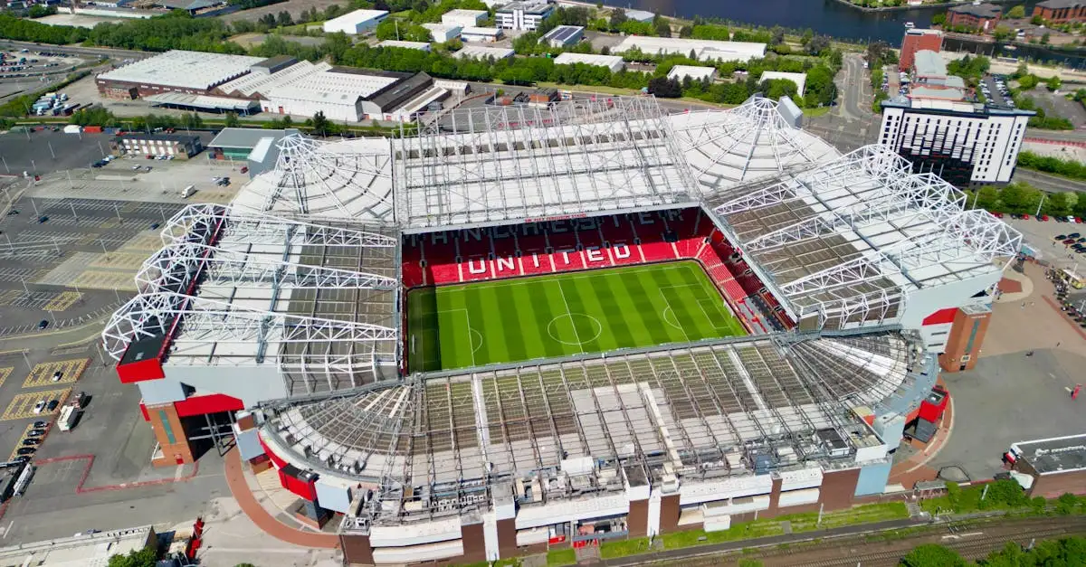 Qual é o nome do estádio do Manchester United?