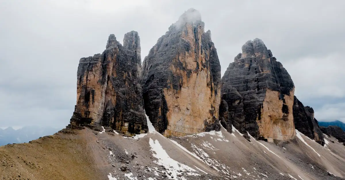 Qual é o parque natural que abriga os Dolomitas na Itália?