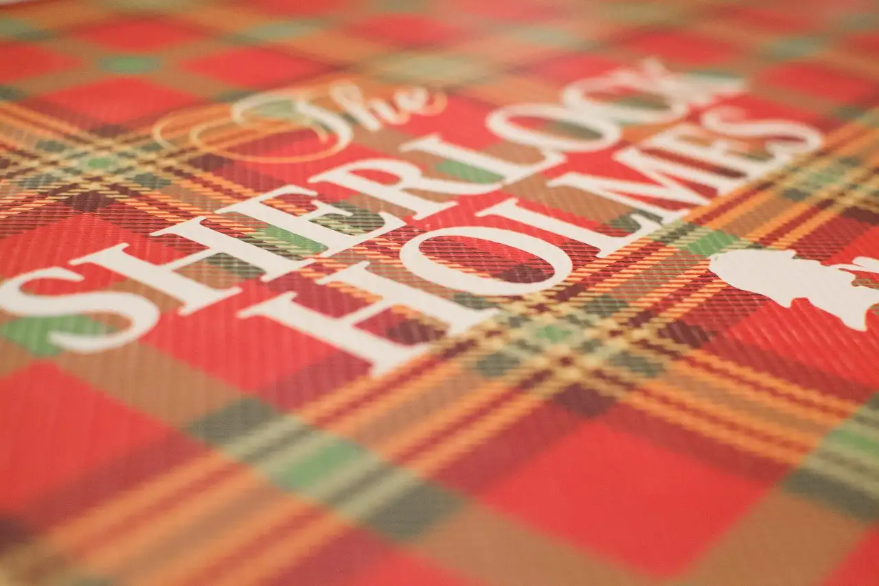 Quem é o autor das histórias de Sherlock Holmes?